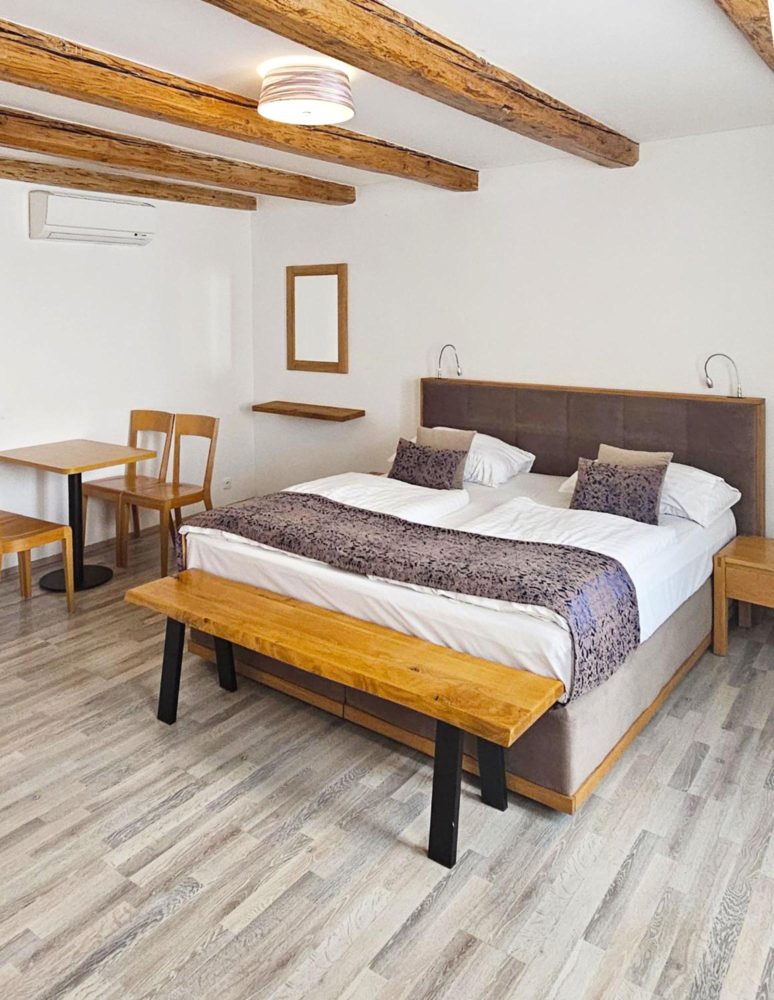 Hotel Karlova Prague - Mostecka 10 St Depandance المظهر الخارجي الصورة