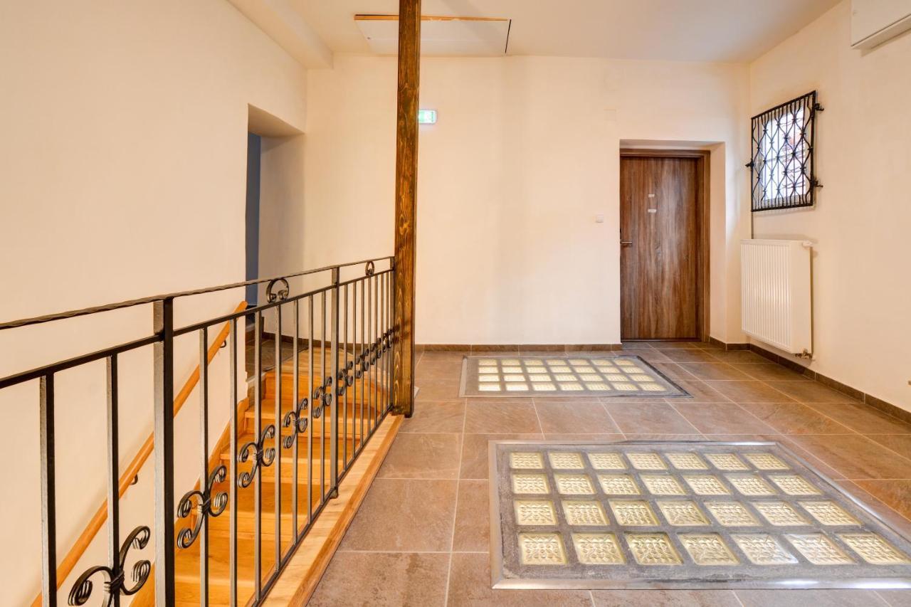 Hotel Karlova Prague - Mostecka 10 St Depandance المظهر الخارجي الصورة