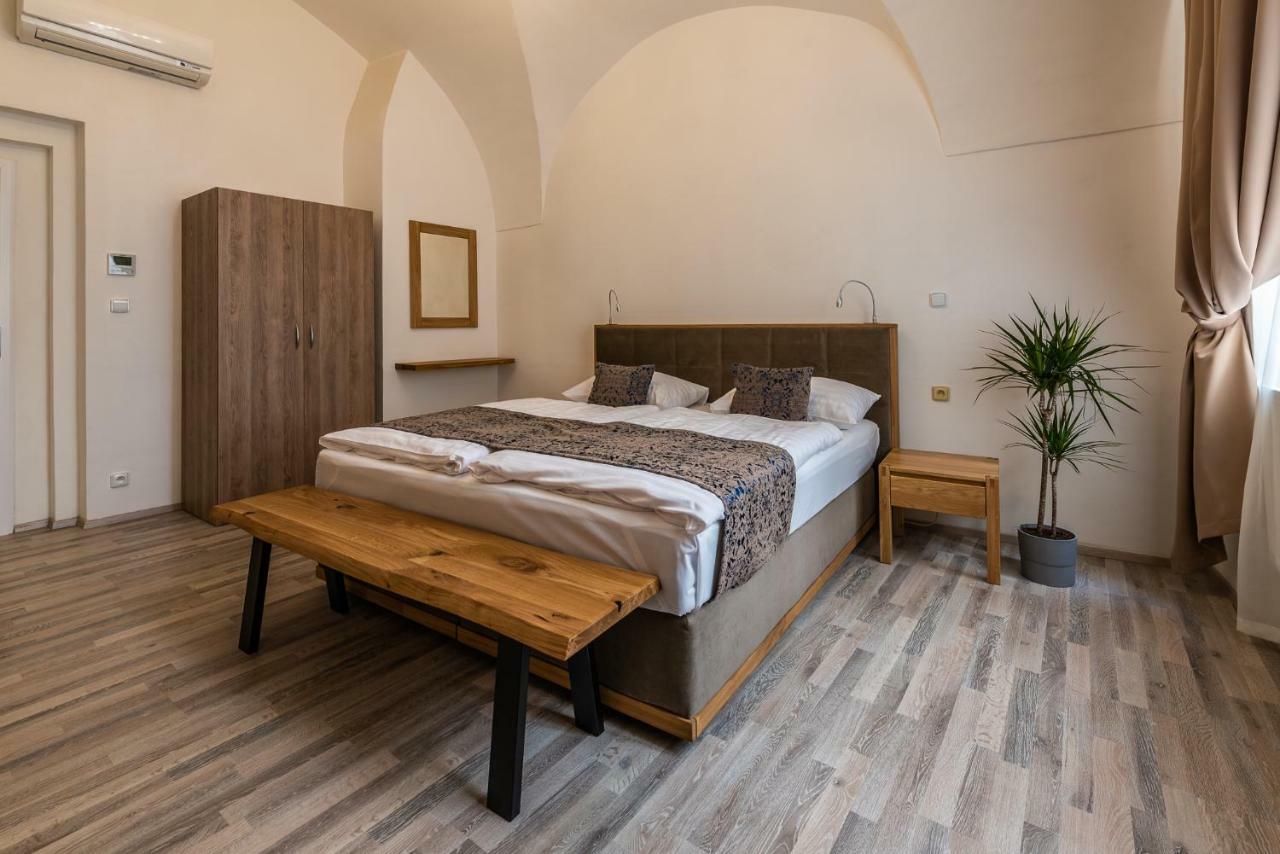 Hotel Karlova Prague - Mostecka 10 St Depandance المظهر الخارجي الصورة