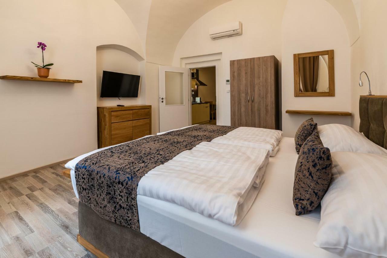 Hotel Karlova Prague - Mostecka 10 St Depandance المظهر الخارجي الصورة