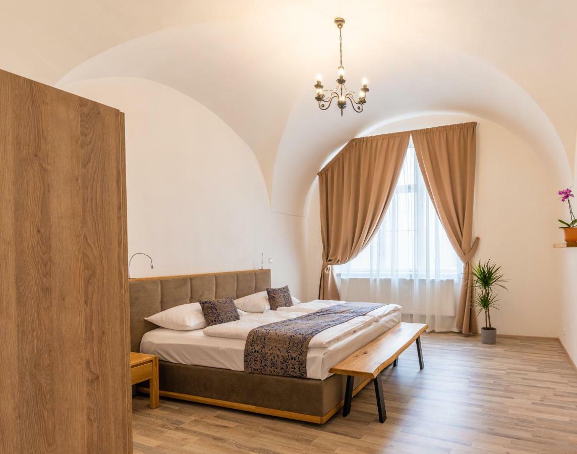 Hotel Karlova Prague - Mostecka 10 St Depandance المظهر الخارجي الصورة